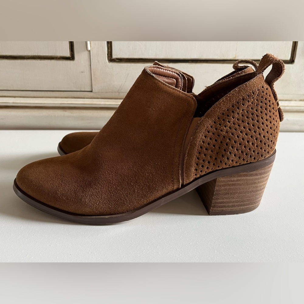 - Steve Madden Cognac Ruebey Suede Booties, size 8.5